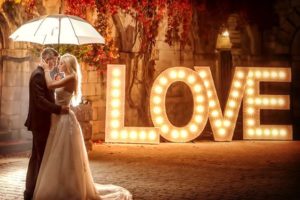 grande lettre lumineuse mariage